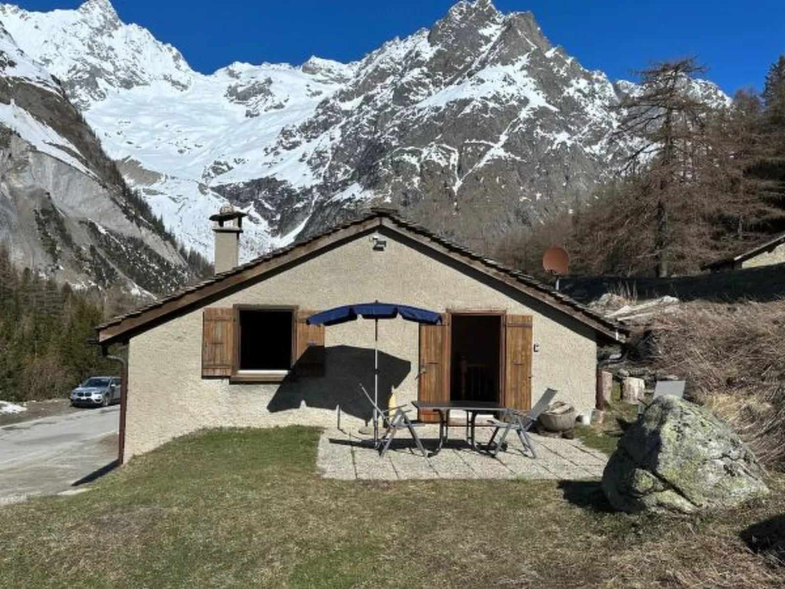 Chalet Le Basset - Family Chalet in the Swiss Alps - Outside