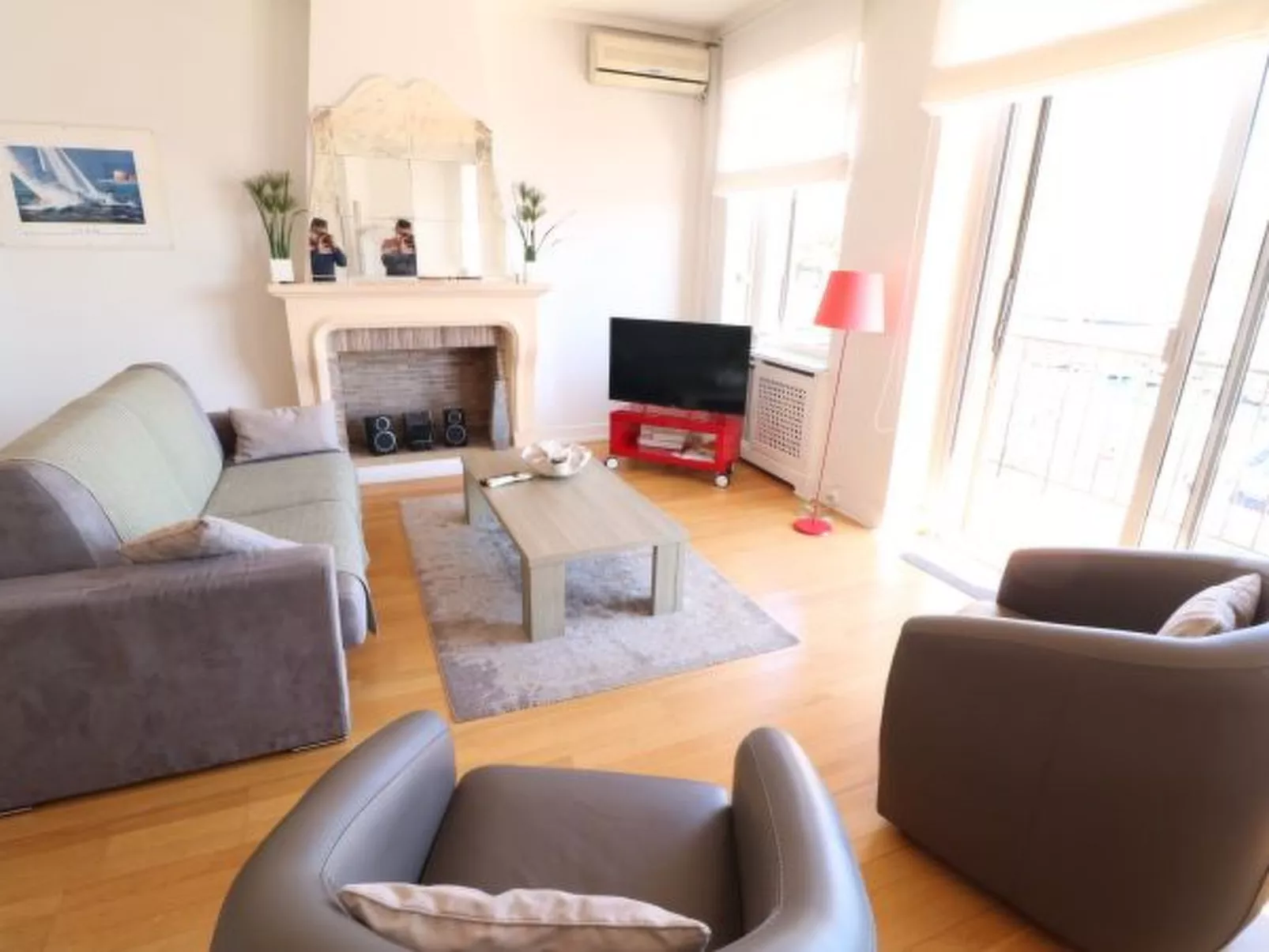 1 bedroom with view on the Old Port 267 - Image-tags.info