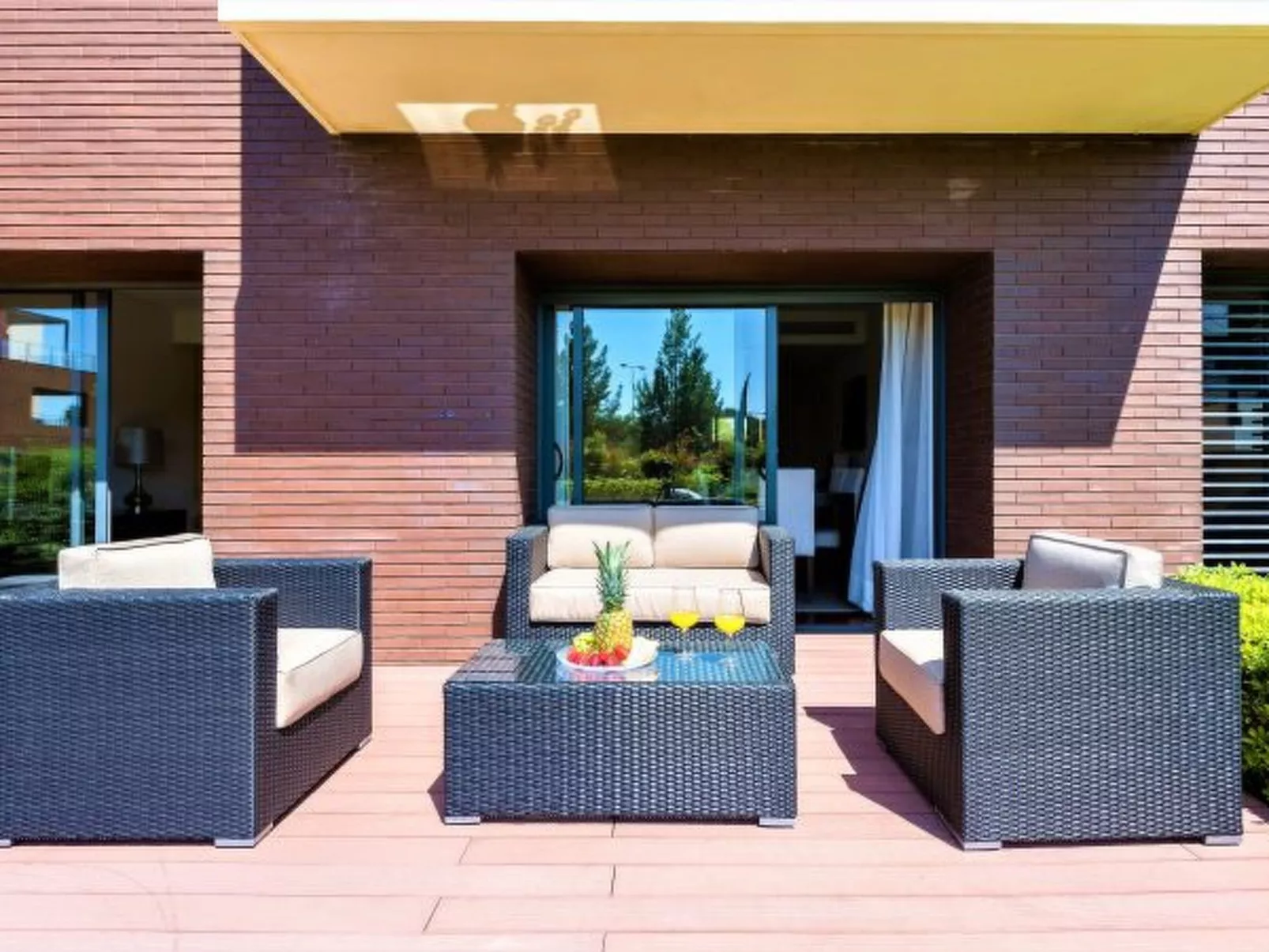 L'Orangerie - Inside