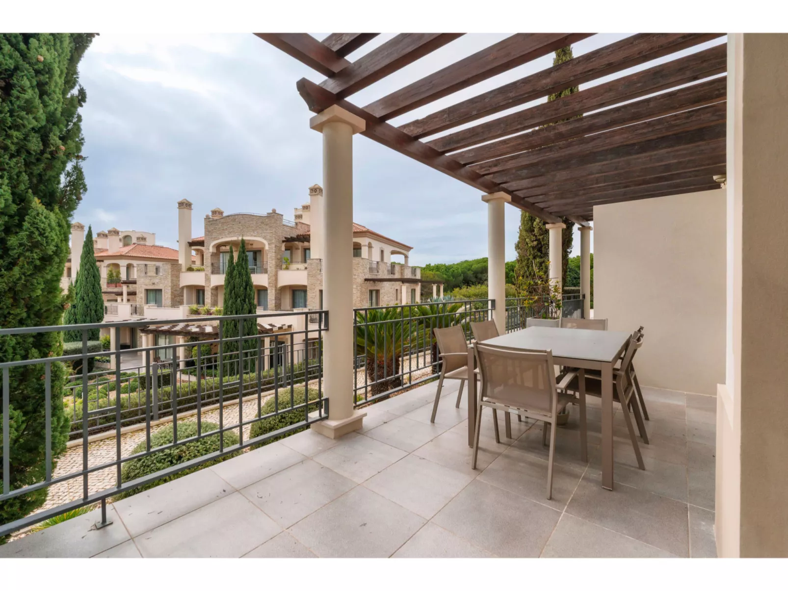 Pine Hills - Outside