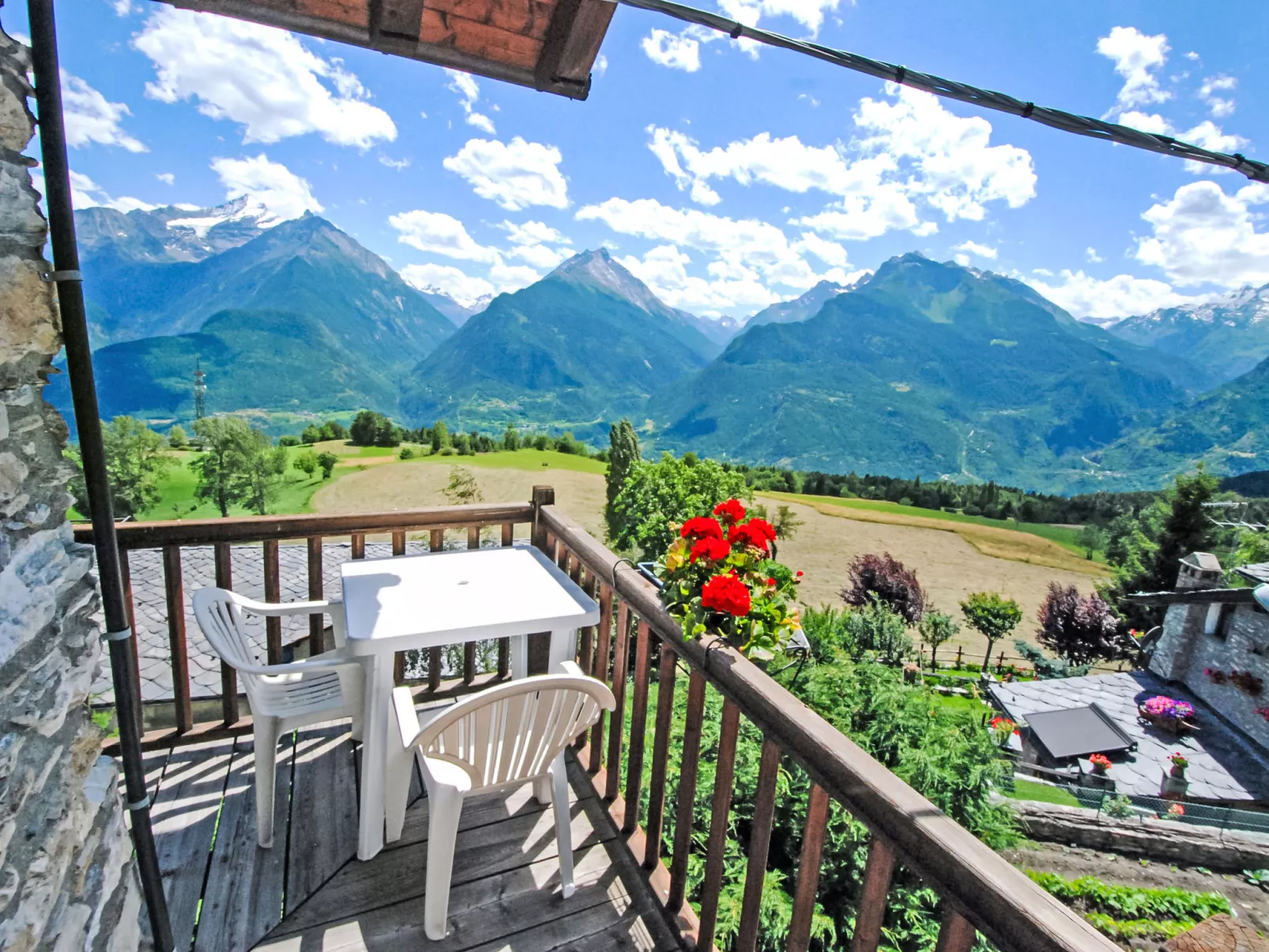 Grand Sarriod - Outside