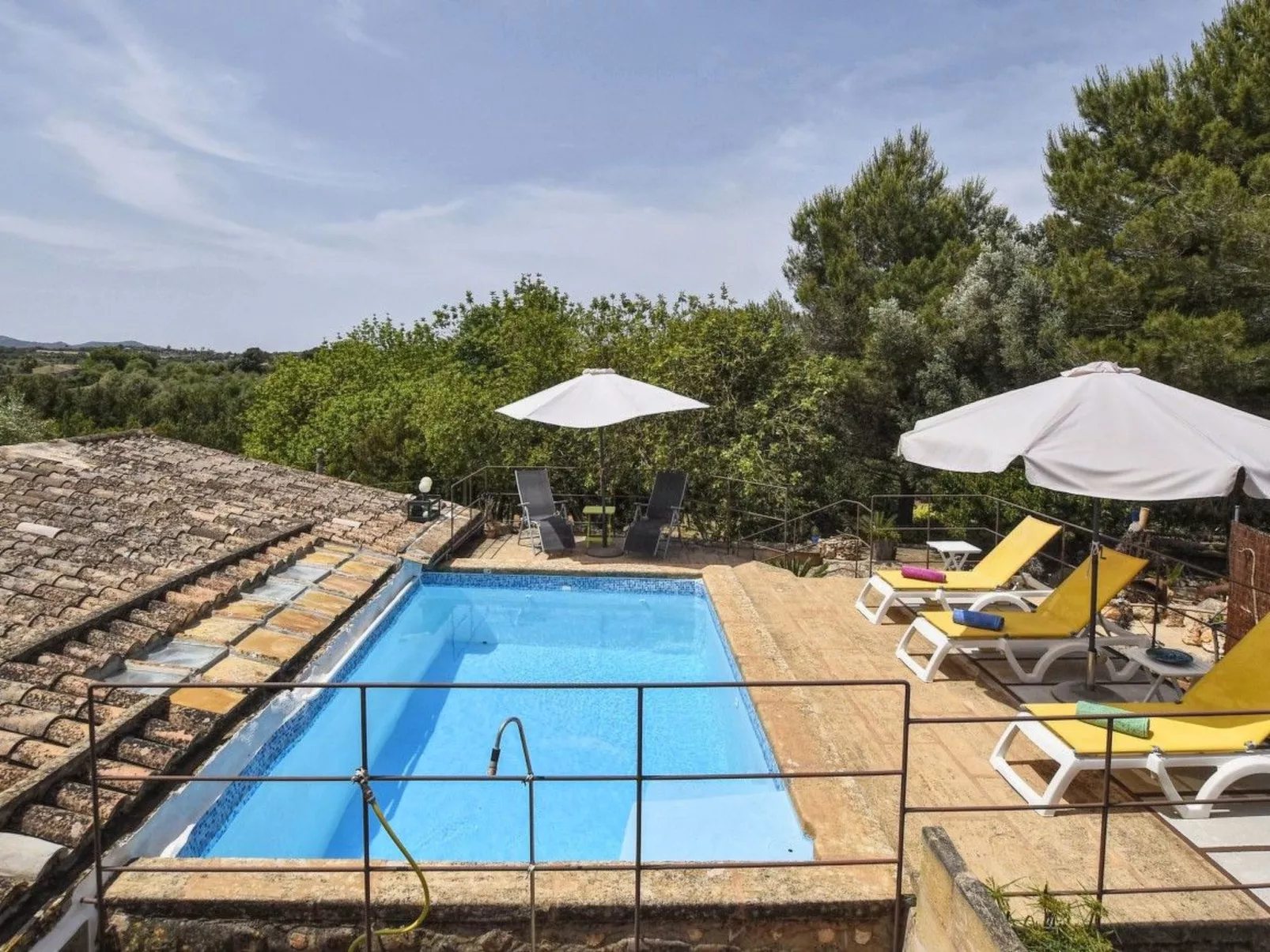 MONTSERRAT  ( SON PERETO ) - Draußen