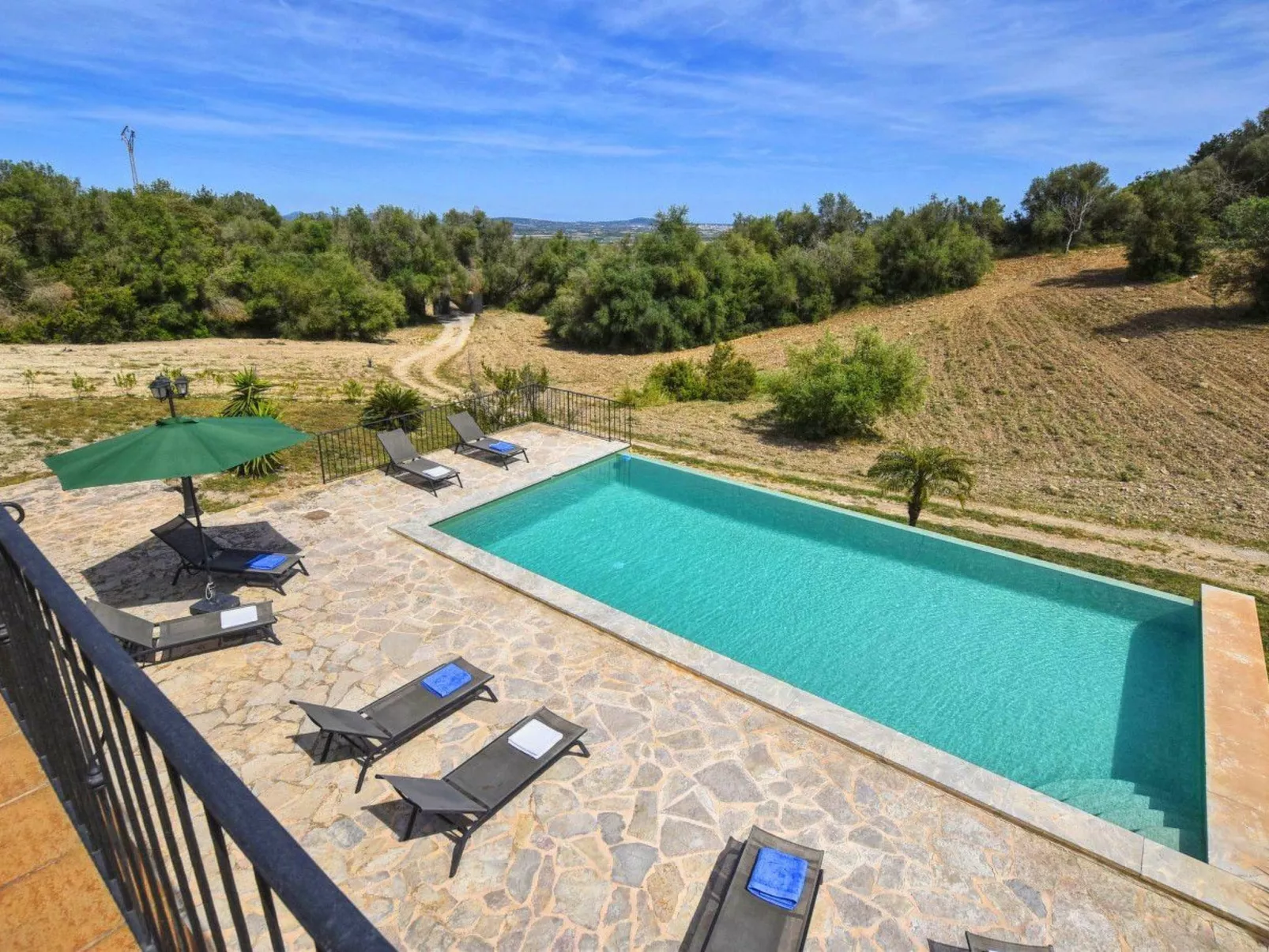 Ferienvilla mit Garten, Grill und Terrasse - Draußen