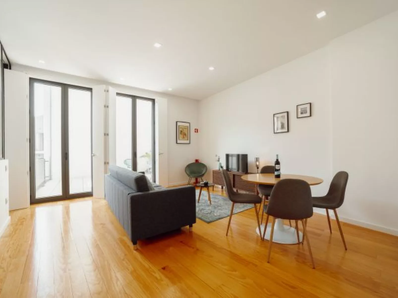 COURTYARD OPORTO DESIGN APARTMENT C WITH TERRACE - Inside