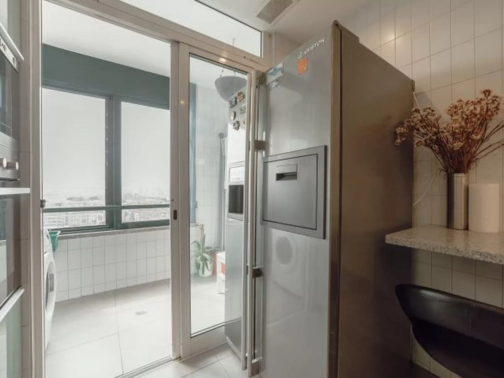 DOWNTOWN GRAND TOWER VIEW by VACATIONY - Inside