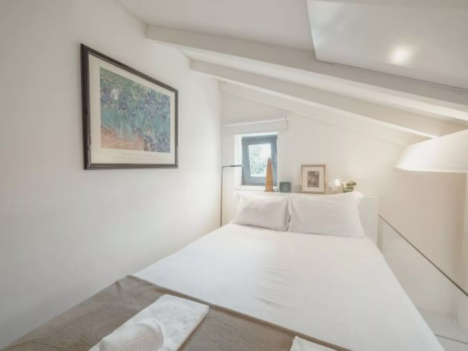 MEZZANINE STYLISH APARTMENT H by VACATIONY - Inside