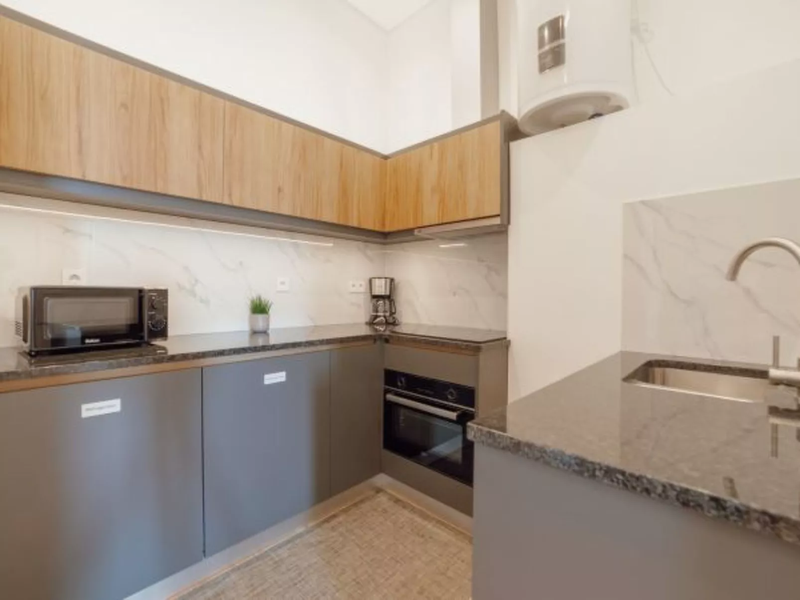 HEART OF PORTO APARTMENT D by VACATIONY - Inside