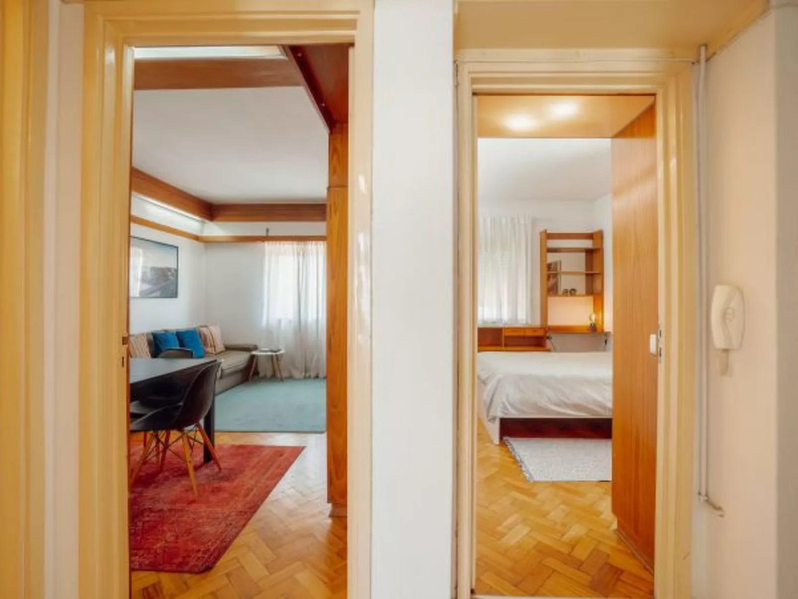 DOWNTOWN CLASSIC WITH TERRACE by VACATIONY - Drinnen