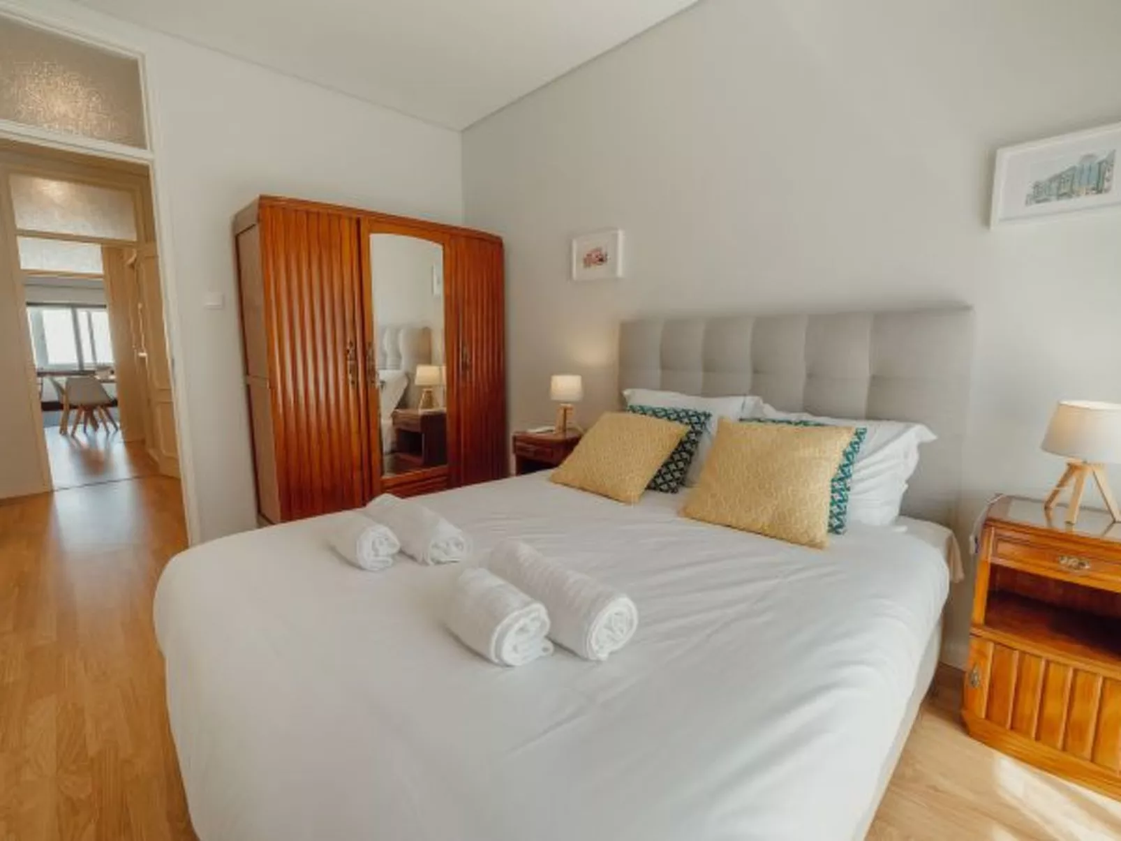 DOWNTOWN DESIGN WITH BALCONY by VACATIONY - Inside