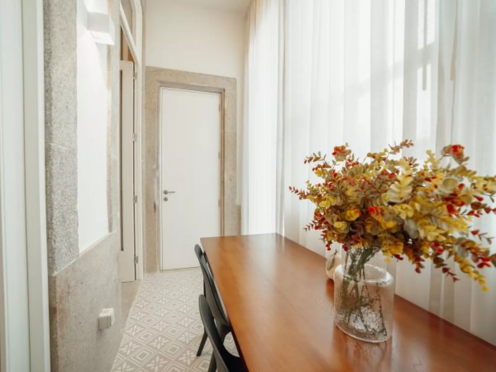 HOME WITH A POOL by VACATIONY - Drinnen