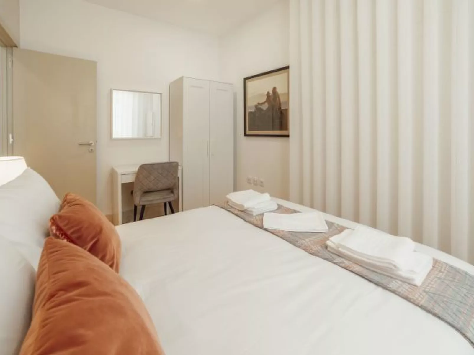 CITY CENTER COMFORT APARTMENT A by VACATIONY - Inside