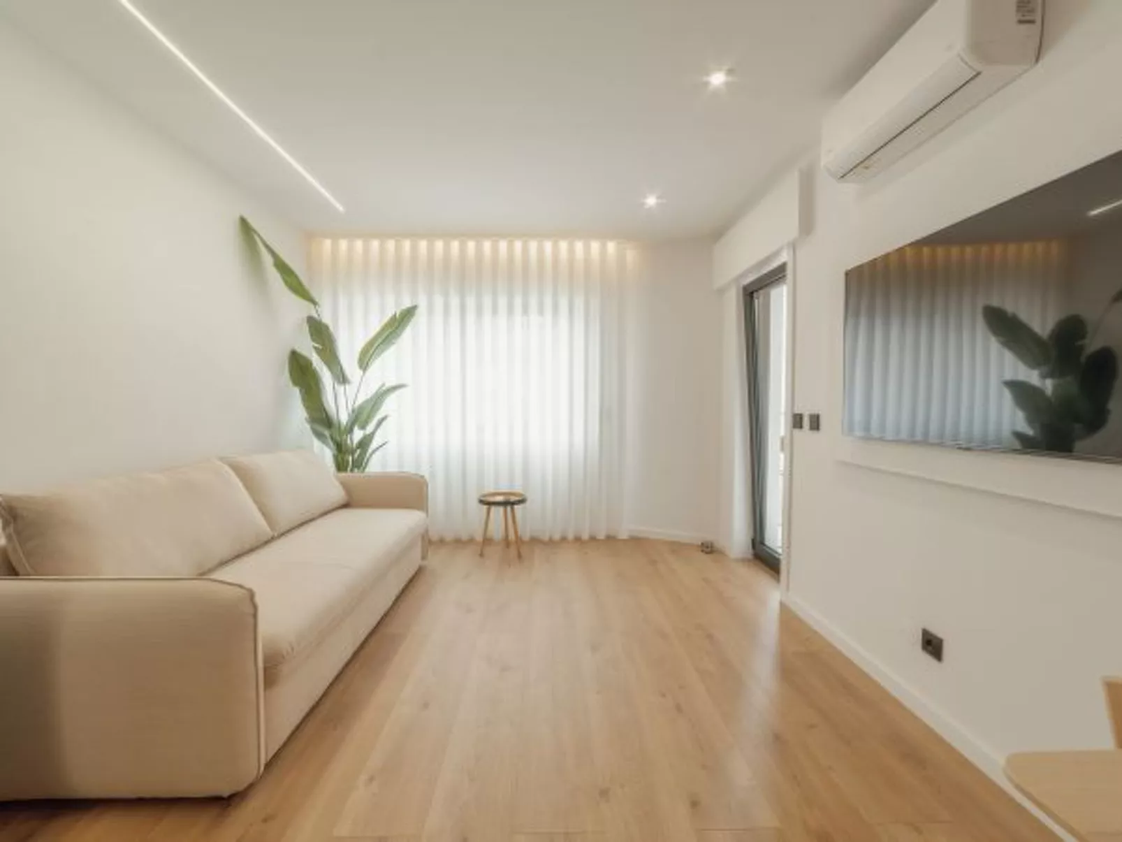 DOWNTOWN PREMIUM with BALCONY by VACATIONY - Inside