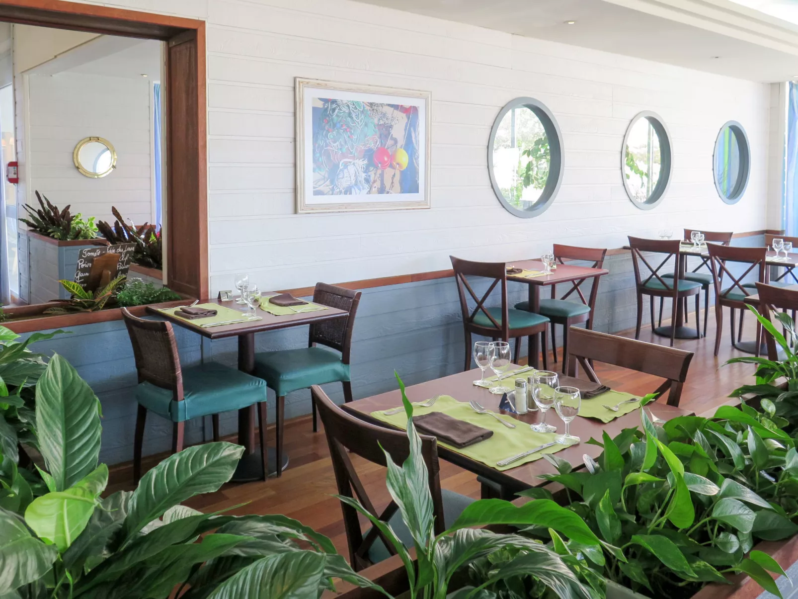 Le Grand Large - Inside