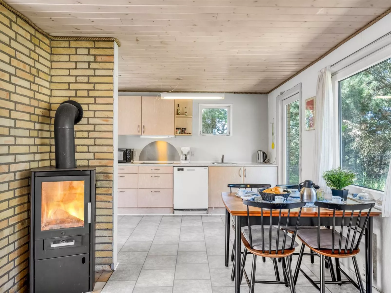 "Jonnhild" - 700m from the sea - Inside