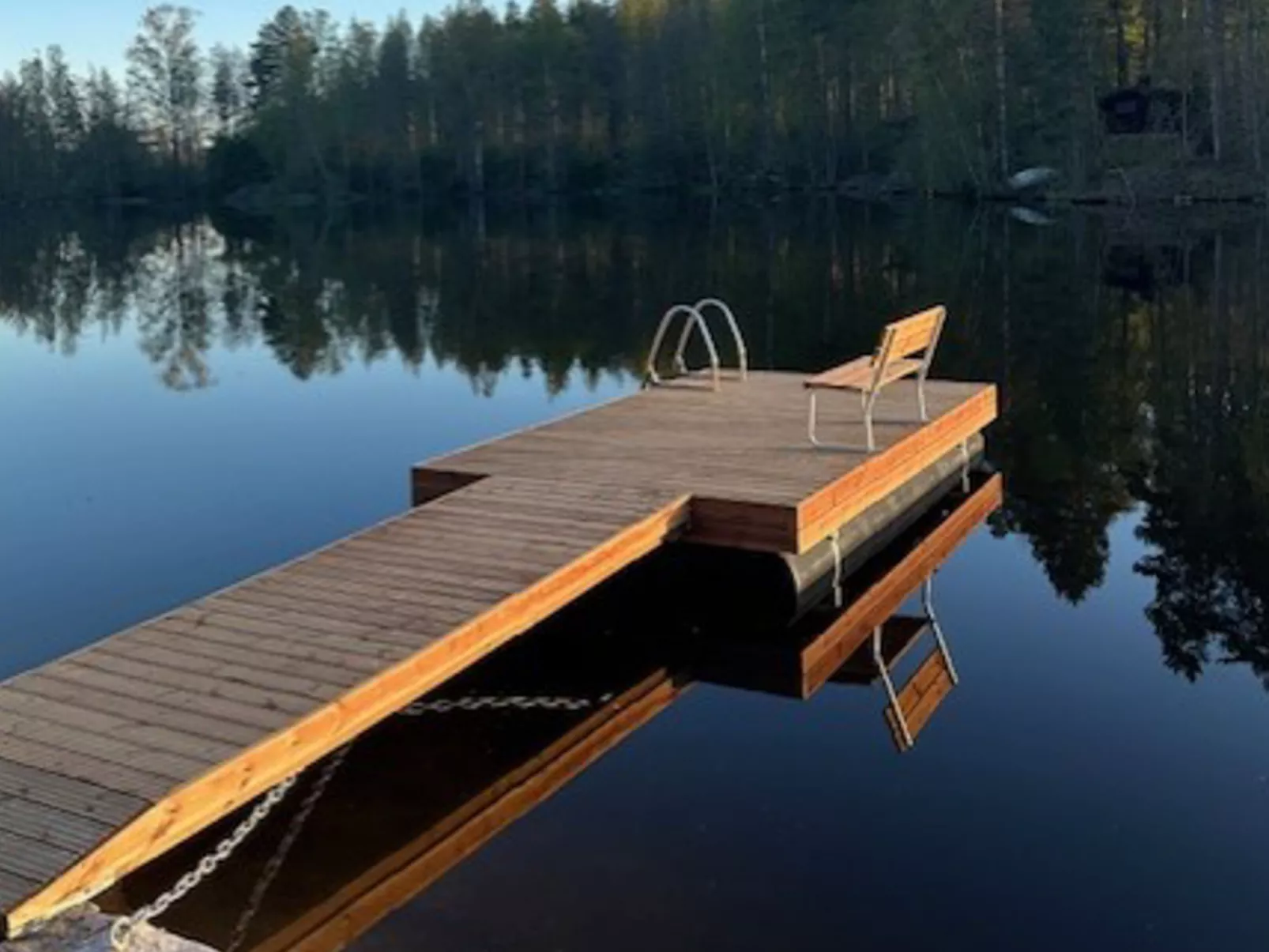 Virtaan väentupa - Inside