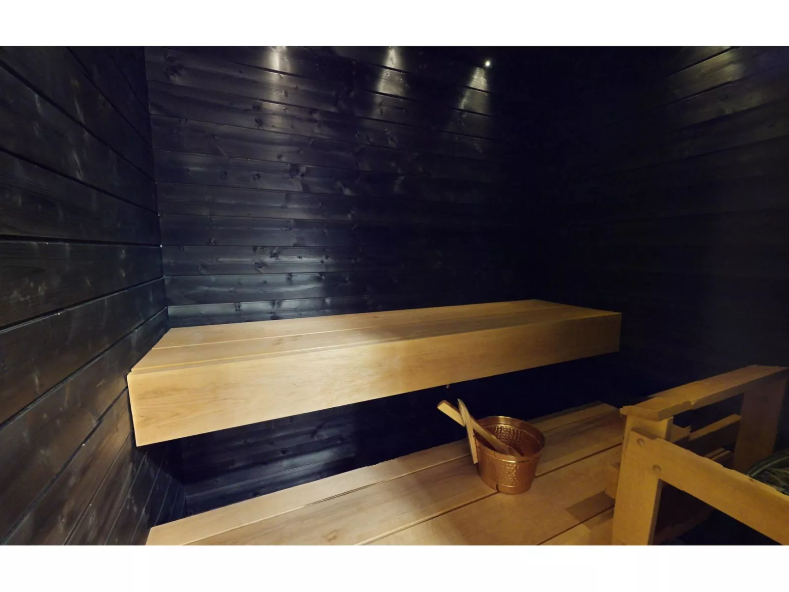 Röllimetsä d 4 - Drinnen