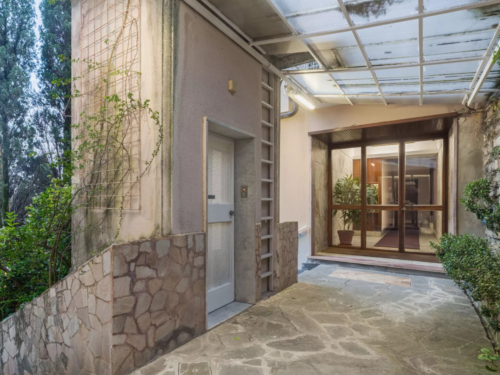 Sea Escape - Outside