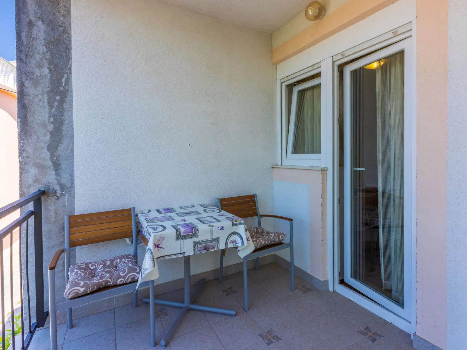 TUSTONJIC SOBA 2 / HR-10793-04 - Inside