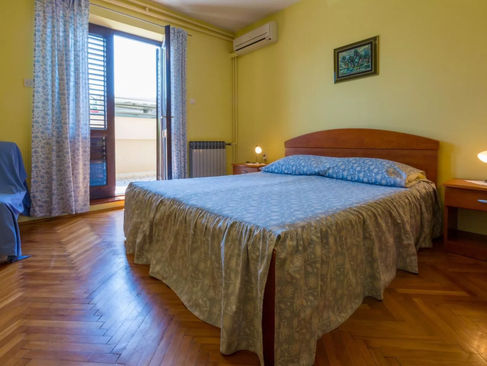 IVANKA 1 / HR-02419-01 - Drinnen