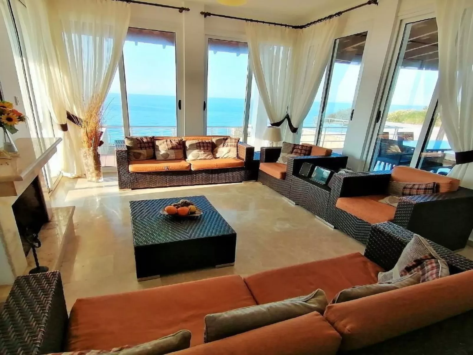 Villa "Meerblick" mit Infinity-Pool - Drinnen