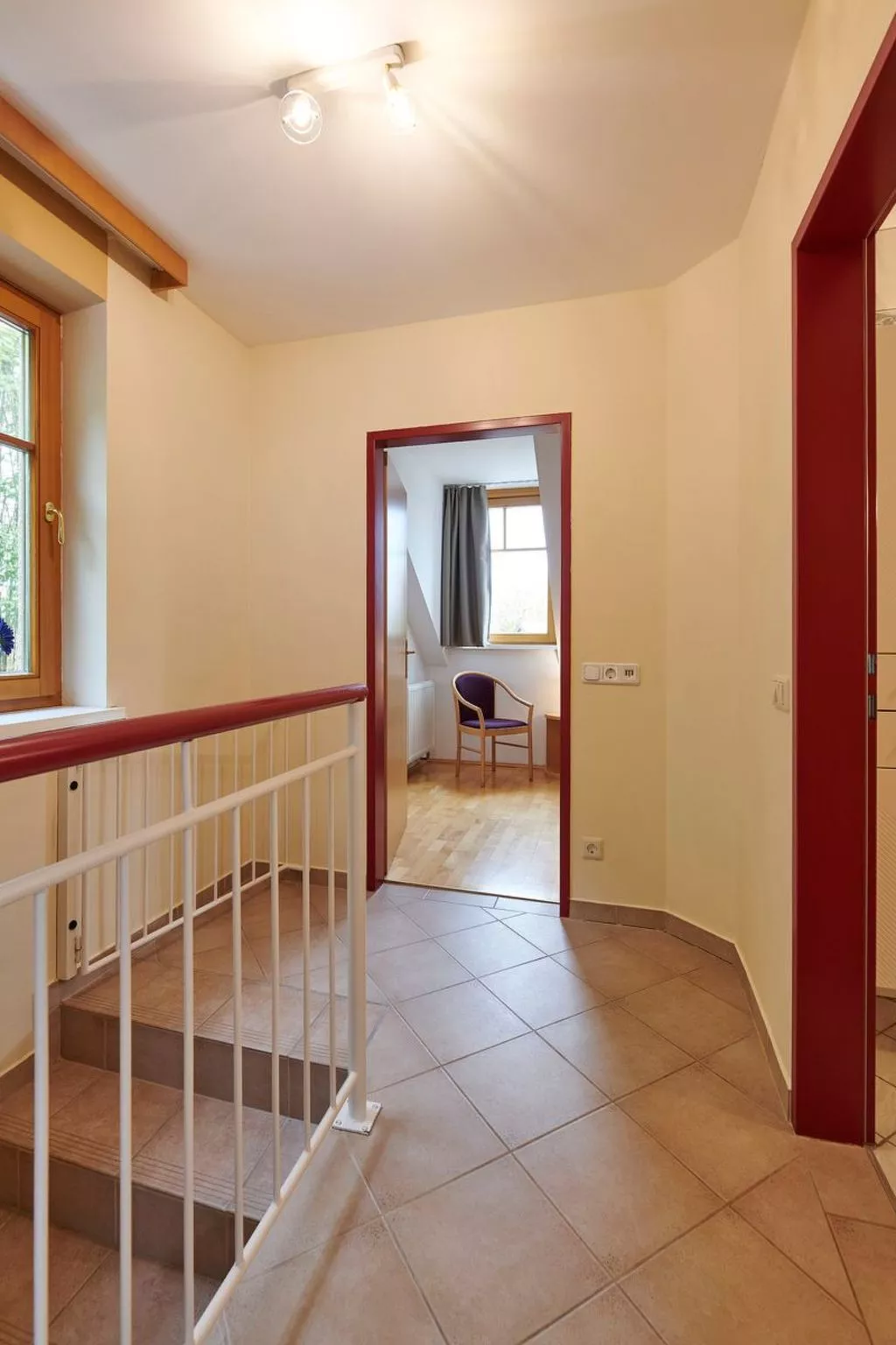 DAS BURGENNEST - Drinnen