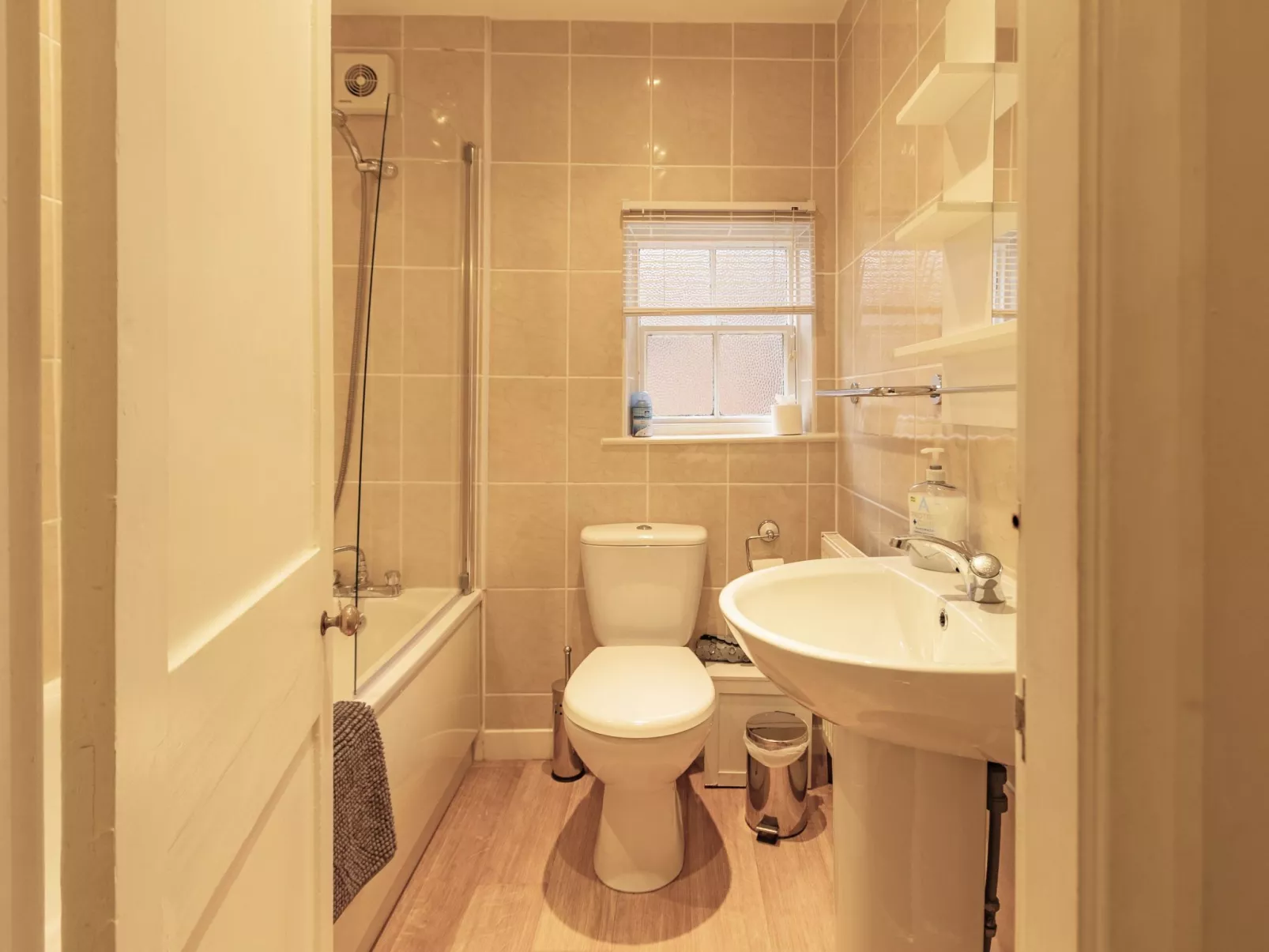 Robins Nest - Inside