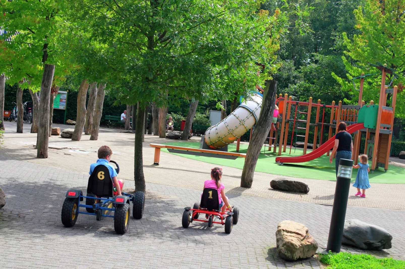 Bospark de Schaapskooi 10-Park facilities
