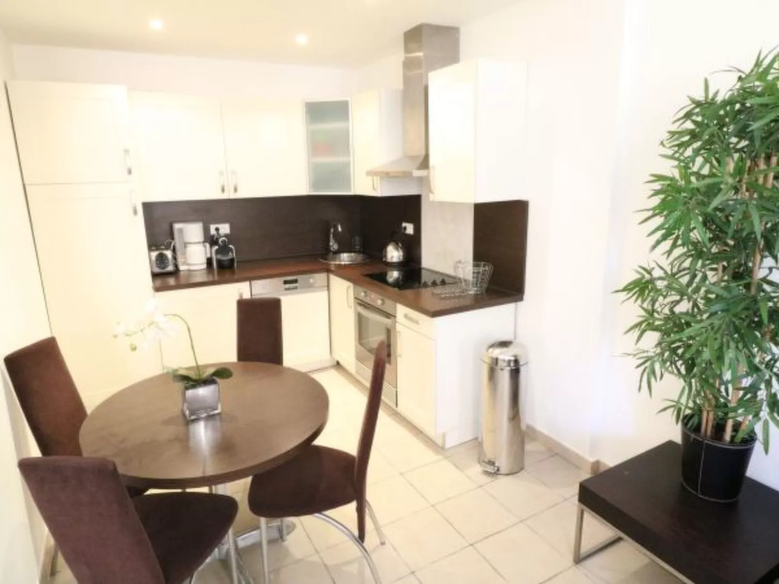 1 bedroom, 2 mins from the Palais. Joffre 263 - Image-tags.info