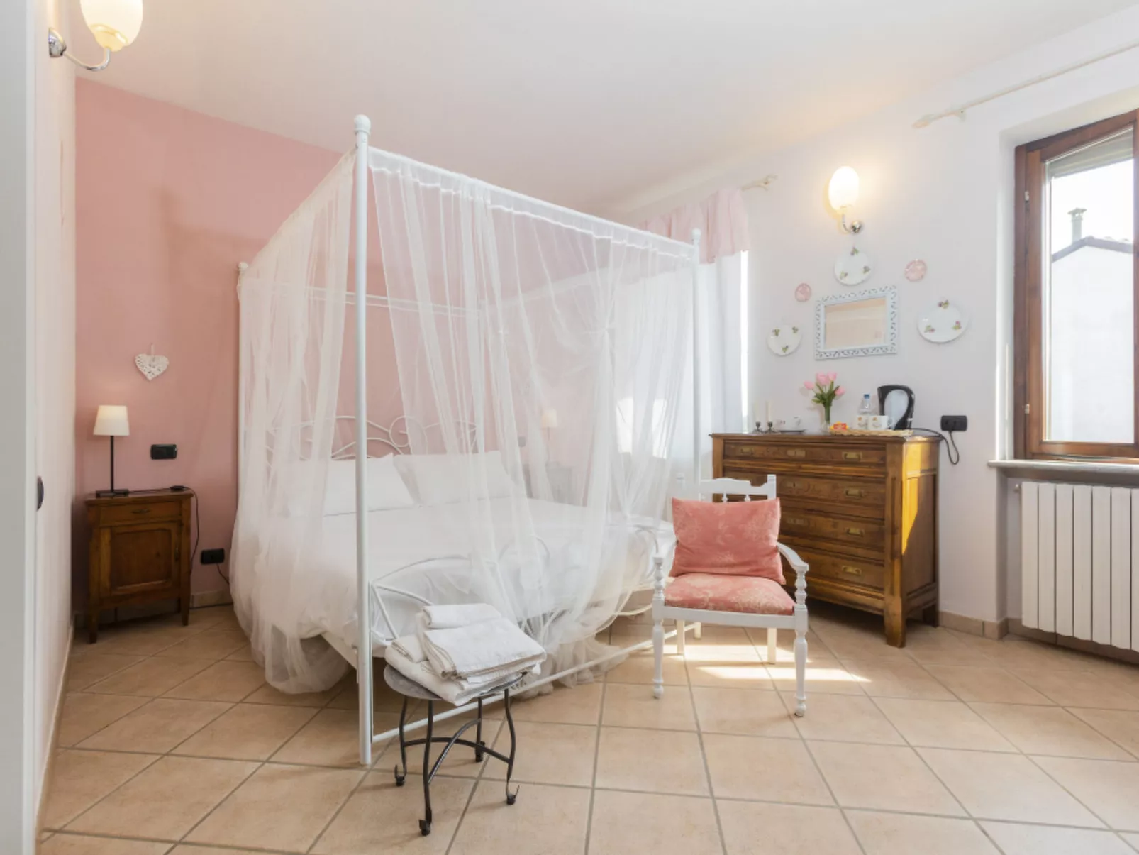 In Azzano D'asti mit Kleiner Terrasse - Image-tags.info