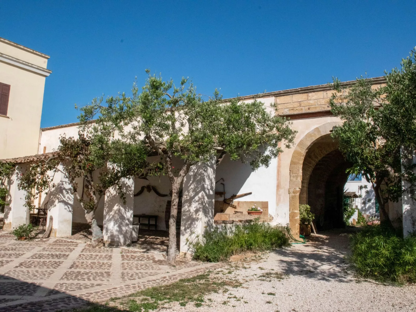 Anwesen mit Privatparkplatz - Draußen