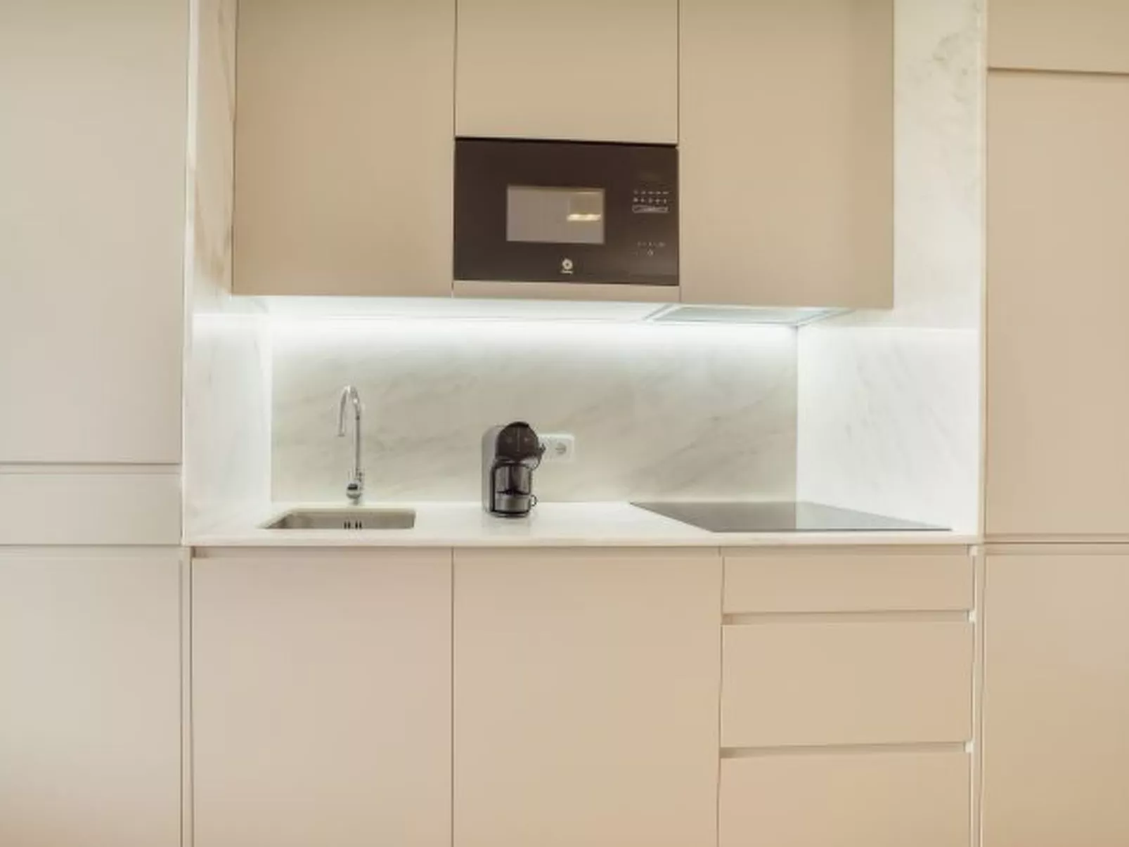 LEGACY OPORTO DESIGN APARTMENT G by VACATIONY - Inside