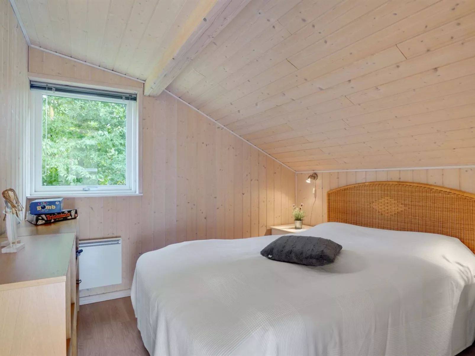 "Alvi" - 400m to the fjord - Drinnen