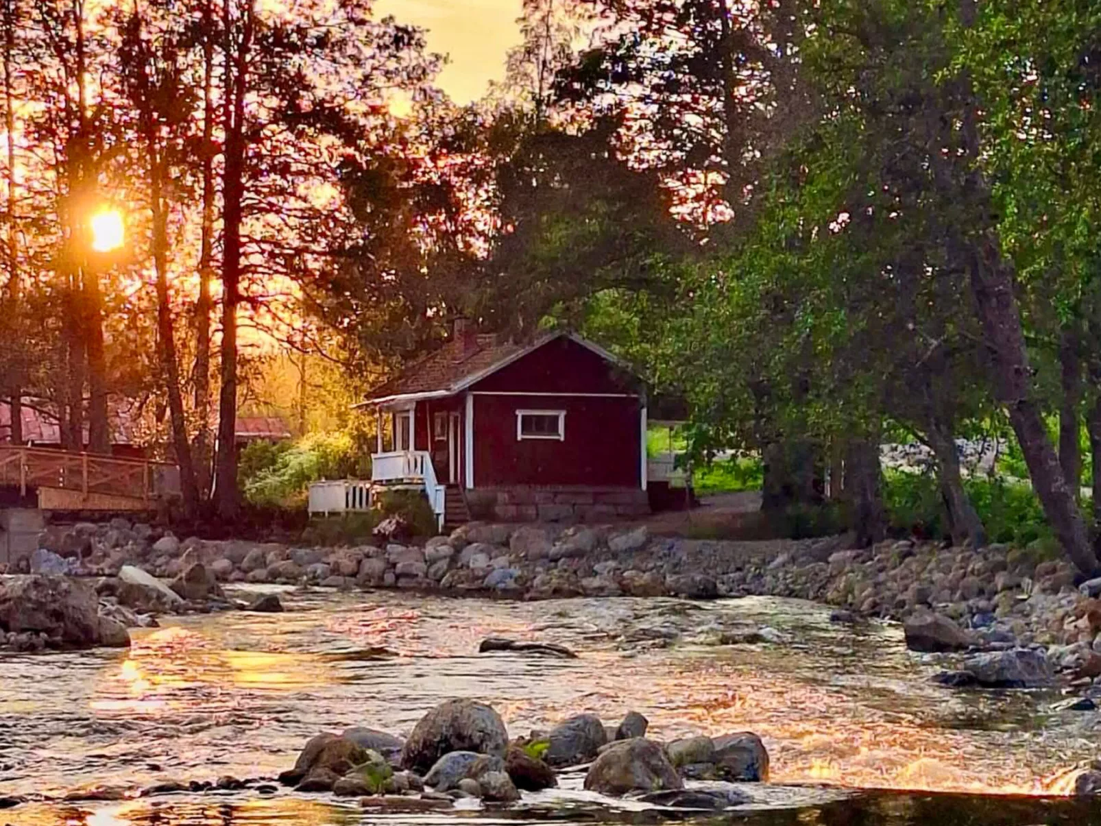 Virtaan väentupa - Inside