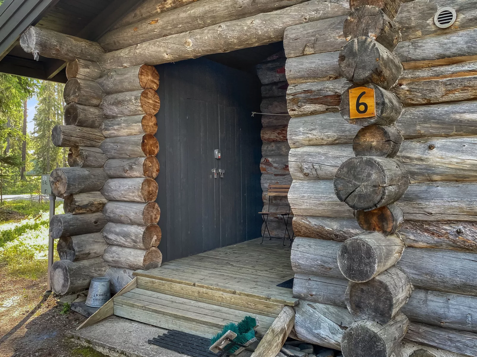 Kuusi-ruka 6 - Inside