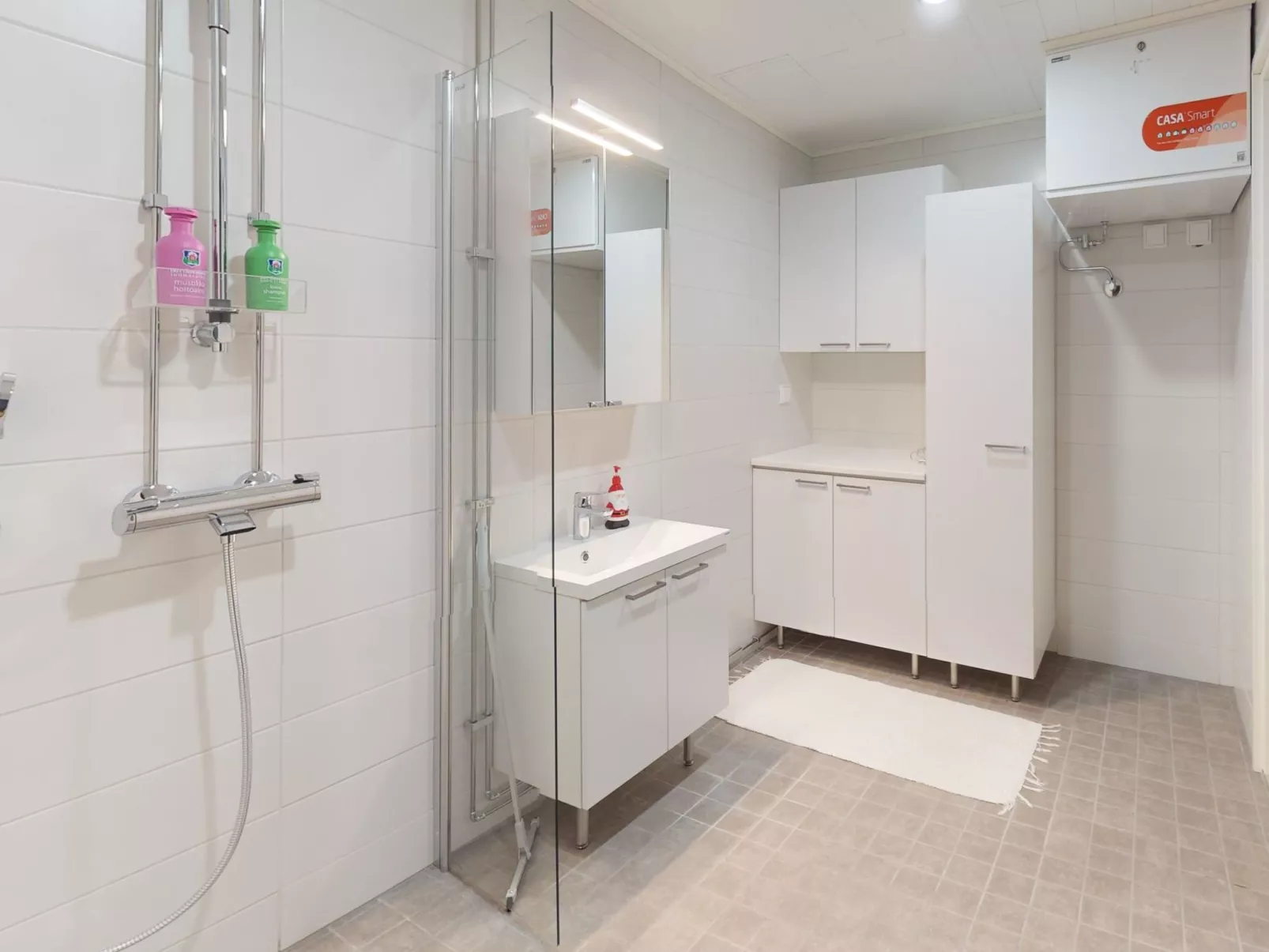 Röllimetsä d 4 - Drinnen