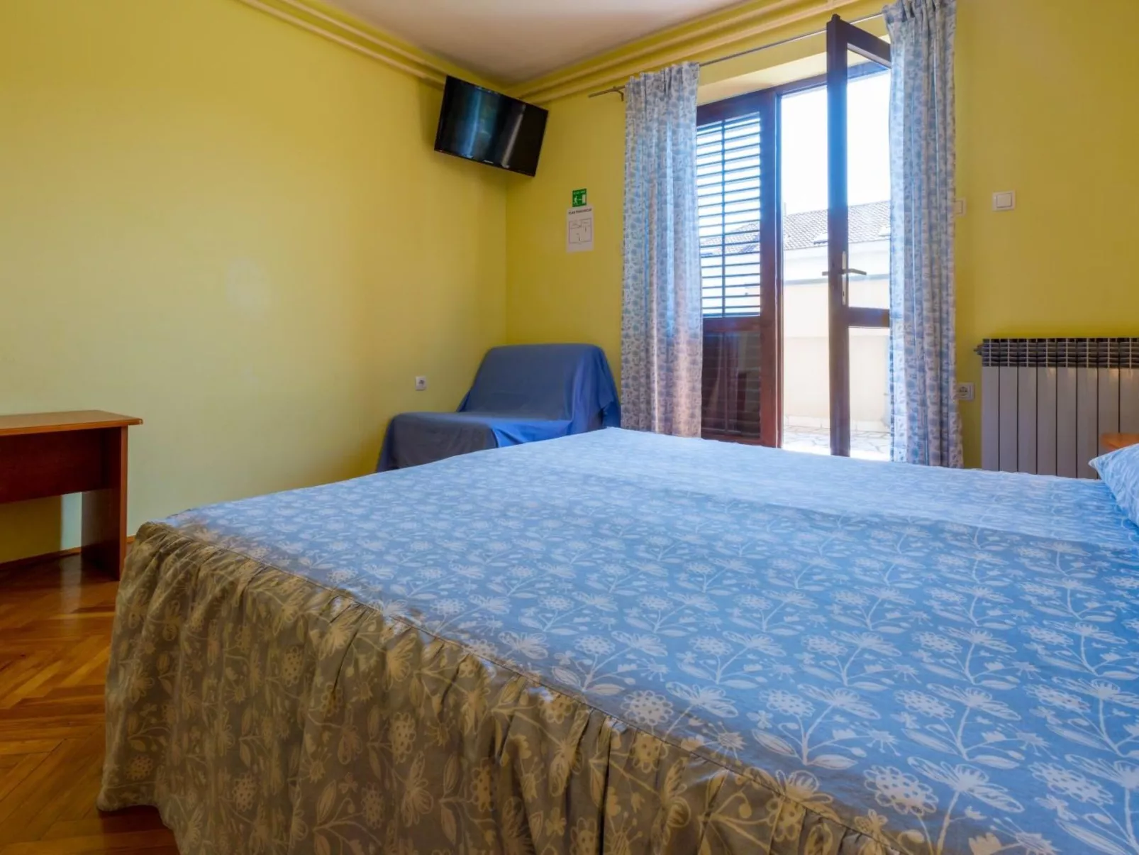 IVANKA 1 / HR-02419-01 - Drinnen