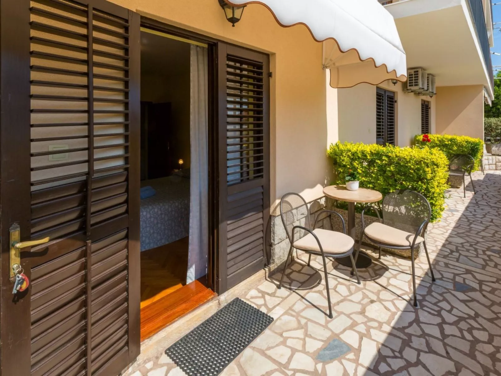 IVANKA 3 / HR-02419-03 - Draußen