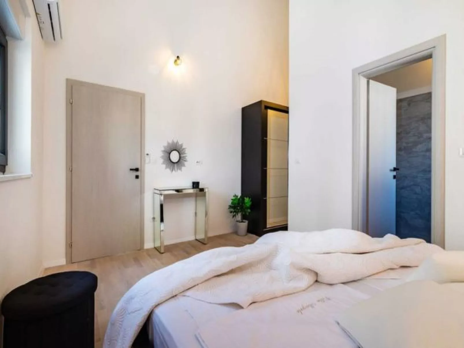 Villa Magale with a pool - Image-tags.info