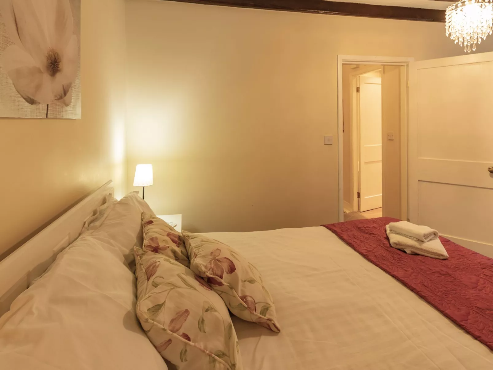 Robins Nest - Inside