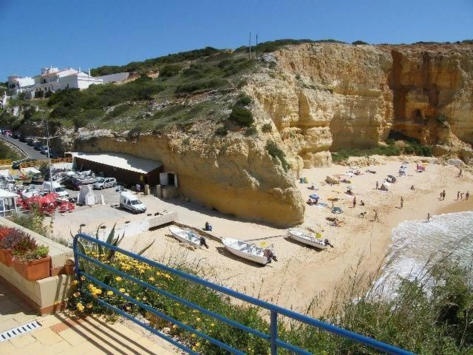 Mit Blick auf das Wasser - Outside