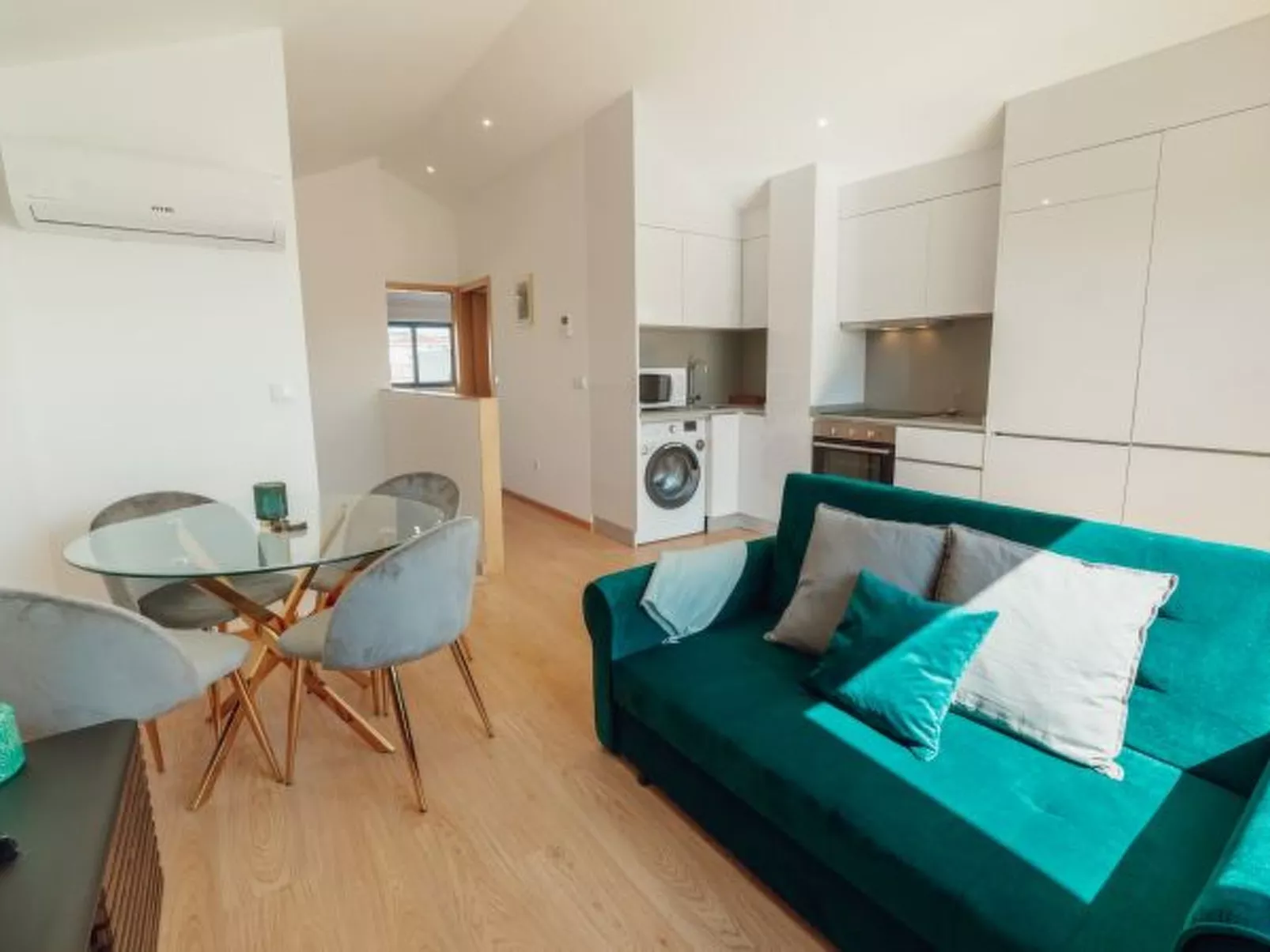 MODERN & STYLISH APARTMENT III by VACATIONY - Inside