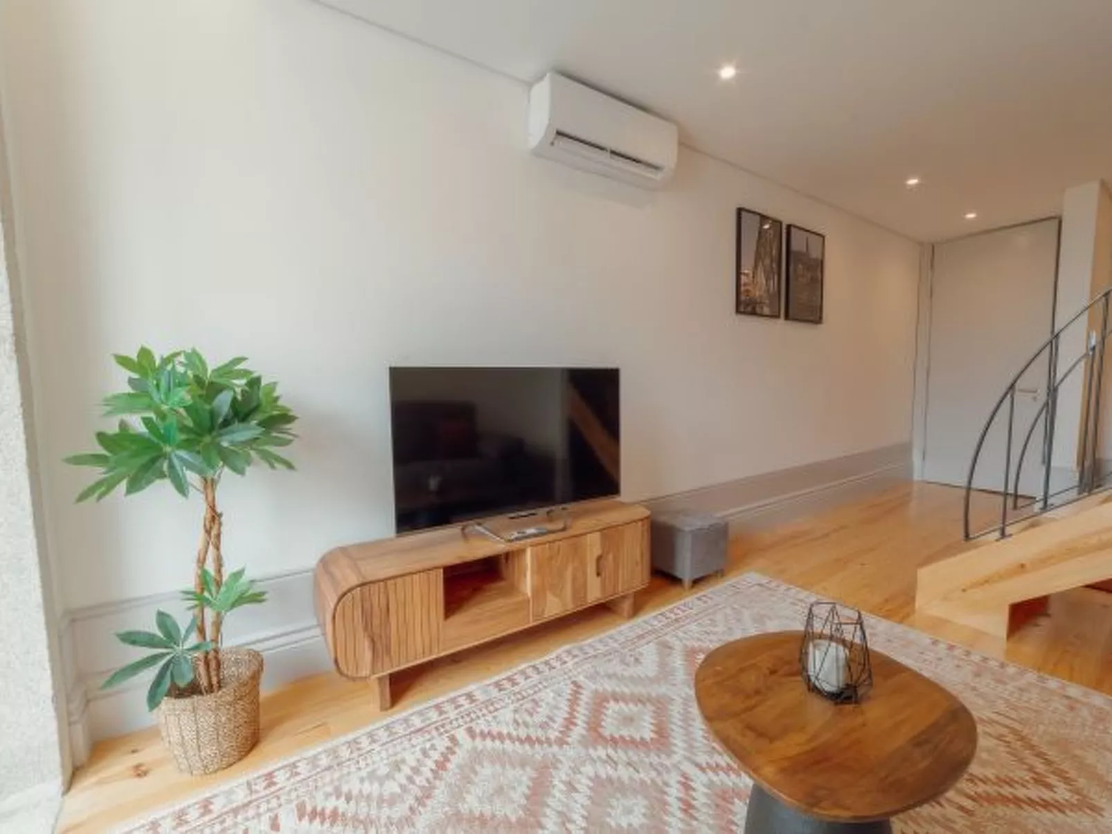 HEART OF PORTO APARTMENT F DUPLEX by VACATIONY - Inside