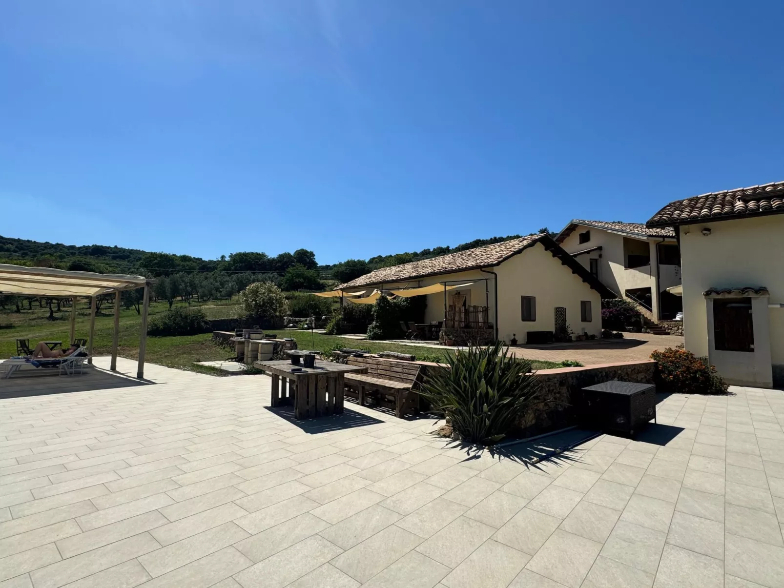 Tolles Reihenhaus im Olivenhain - Draußen