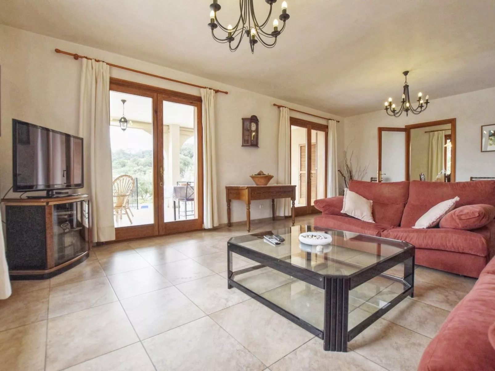 Schönes Landhaus mit Panoramablick auf die Berge - Image-tags.info