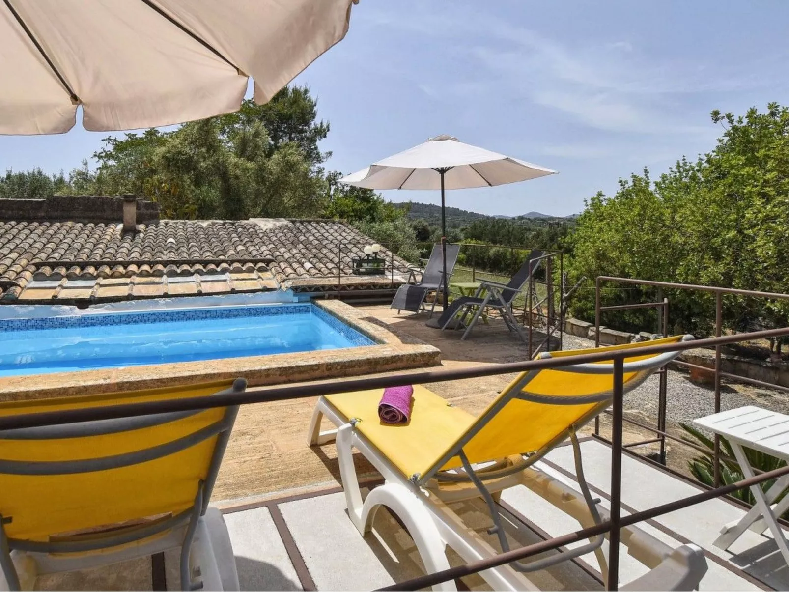 MONTSERRAT  ( SON PERETO ) - Draußen