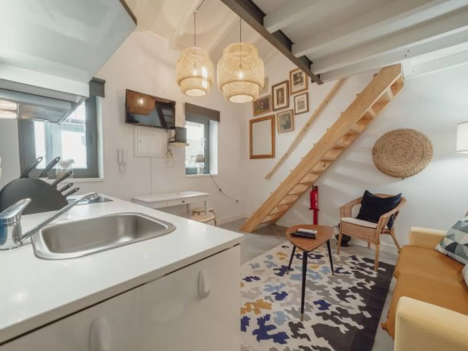 MEZZANINE STYLISH APARTMENT H by VACATIONY - Inside