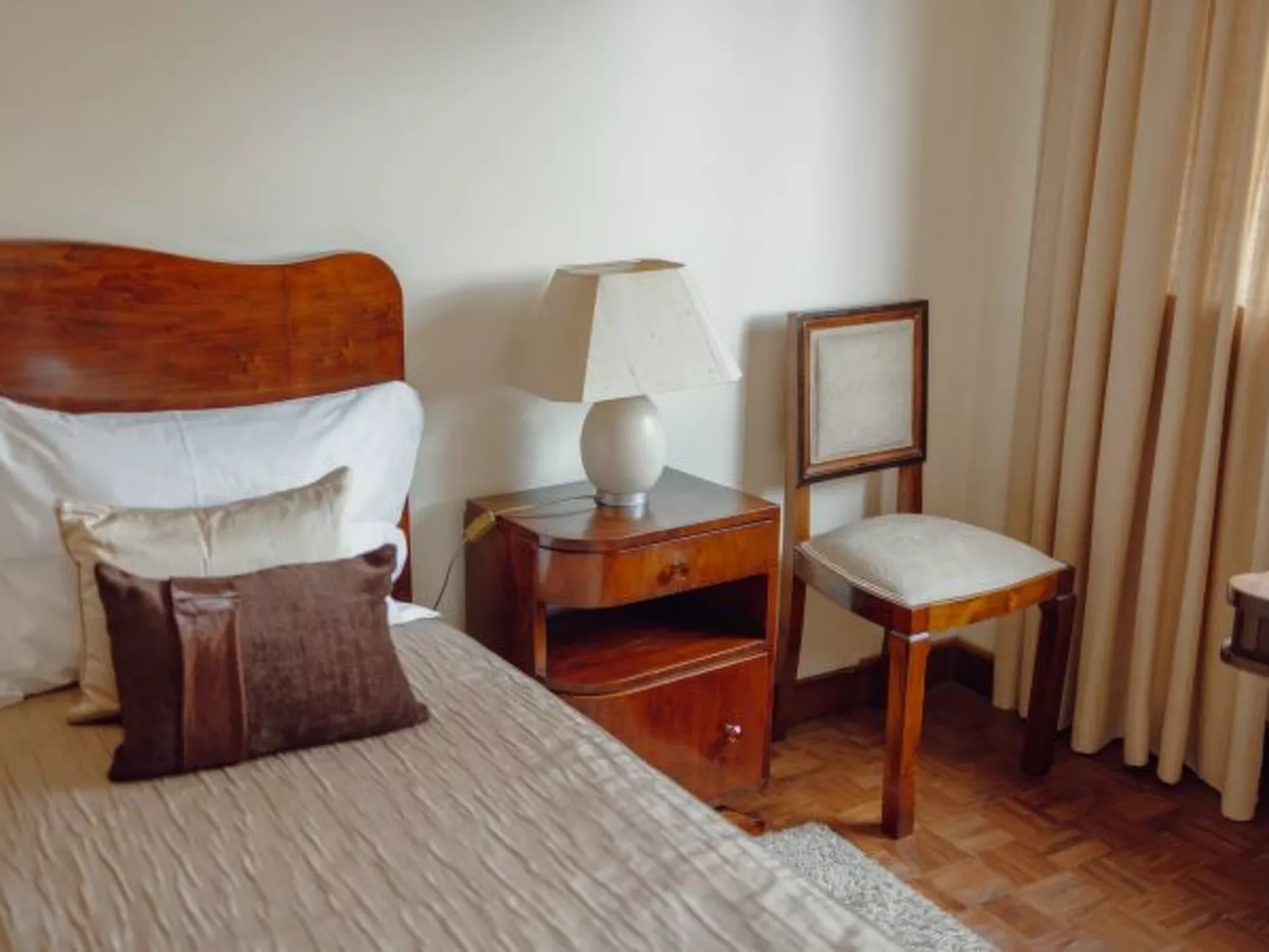 GRAND BOTANIC GARDEN APARTMENT by VACATIONY - Inside