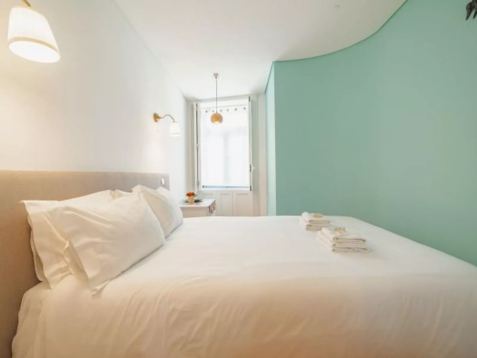 DOWNTOWN CHARMING by VACATIONY - Inside