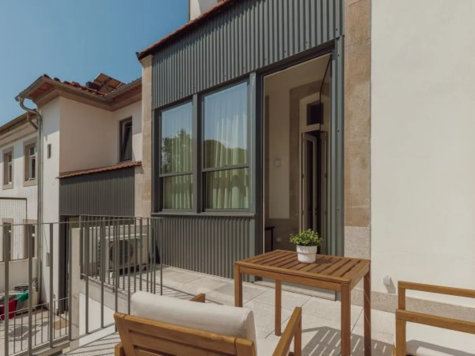 HOME WITH A POOL by VACATIONY - Draußen