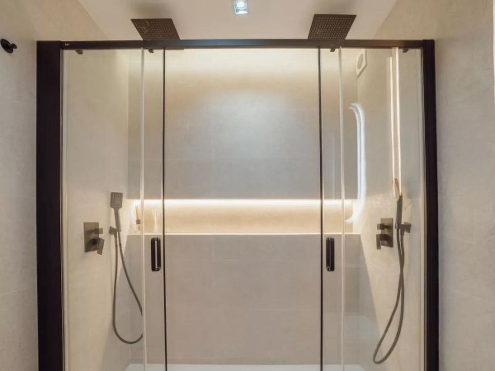 DOWNTOWN PREMIUM with BALCONY by VACATIONY - Inside